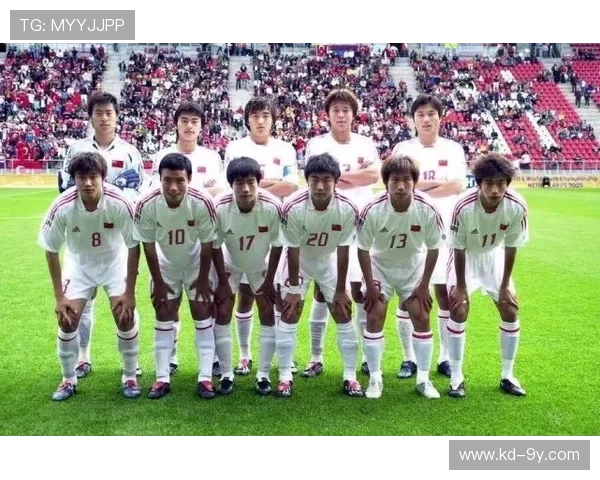 围绕巴黎世家队服演绎时尚与足球激情碰撞故事的独特魅力全景呈现